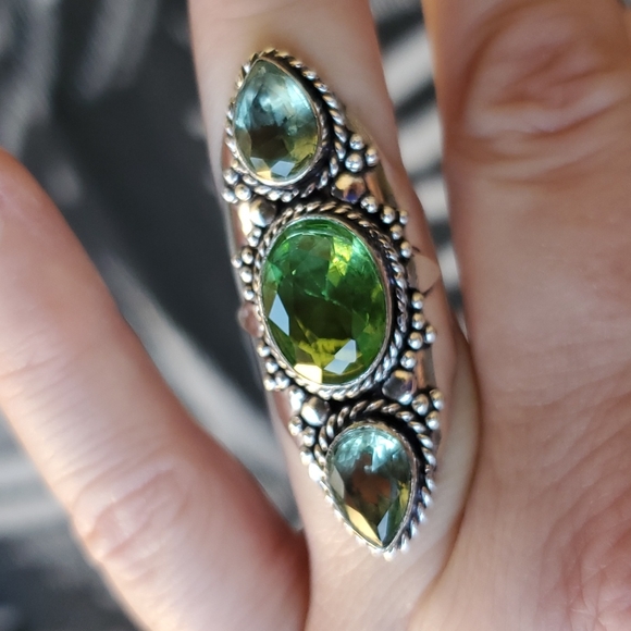 New Tsavorite 925 Silver Statement Ring. - Picture 10 of 16